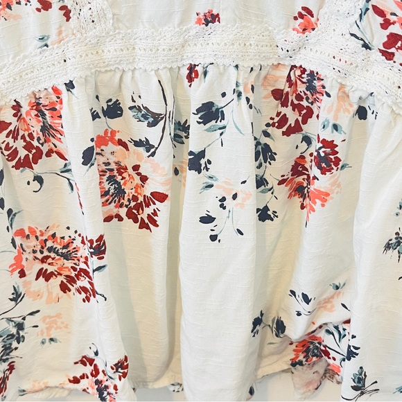 MAURICES | Women's V-Neck Top White Size Medium - Picture 4 of 10